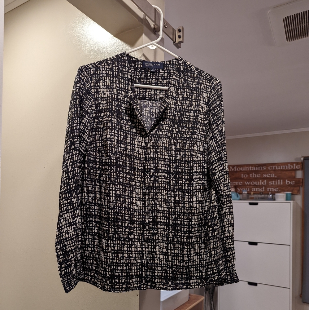 3 for $20. Jones New York Signature Blouse size 8